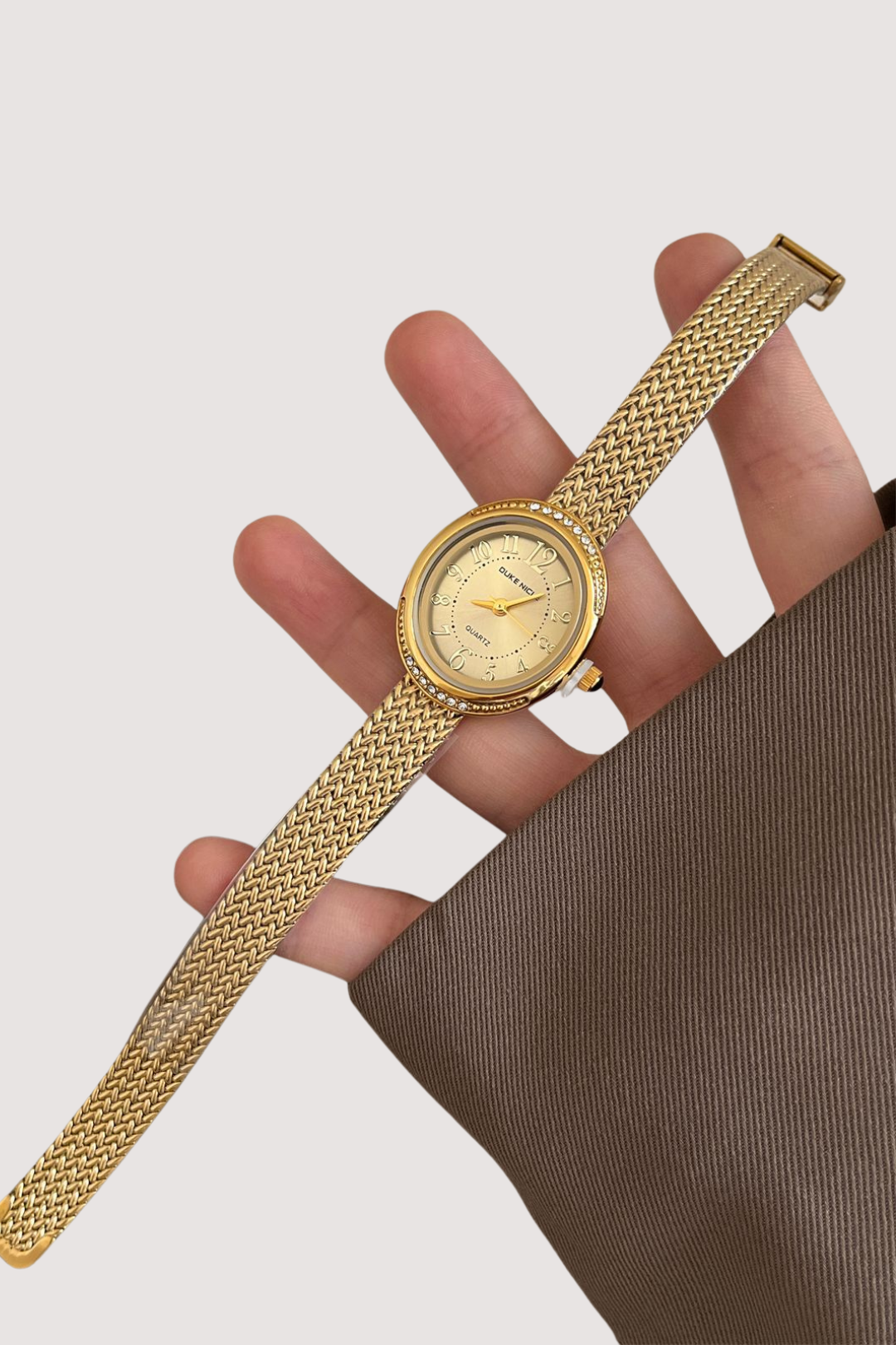 VINTAGE OVAL WATCH