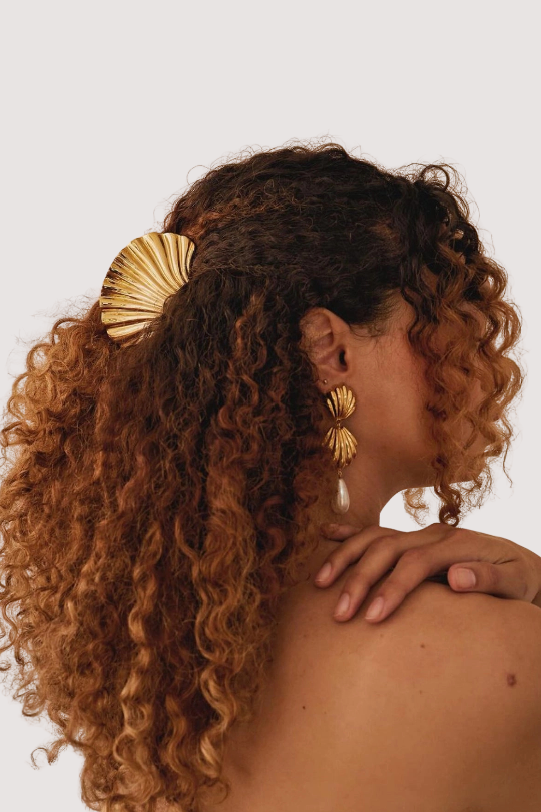 SHELL HAIR CLIP - GOLD